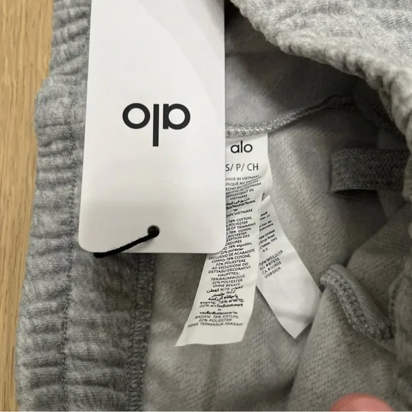 ALO Yoga Unisex Gray Zip-Up Hoodie and Jogger Set - Picture 14 of 16